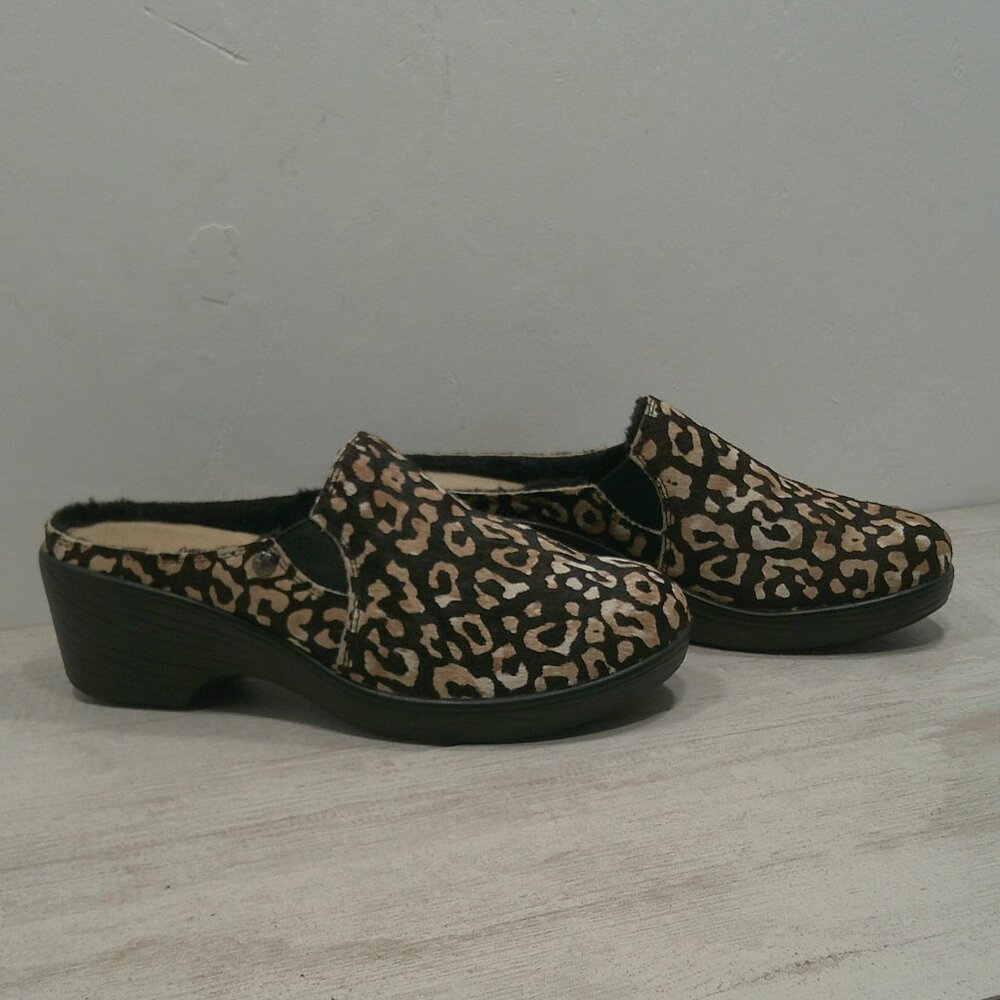 Sereniti Luxe Tundra Calf Hair Comfort Slip Resistant Clog | Mule Size 6